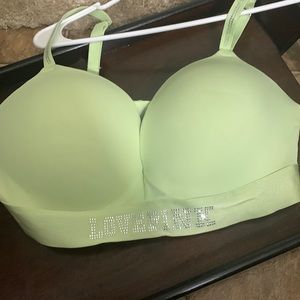 I have a vs bra mint green 38 d nothing wrong great shape hi no wire